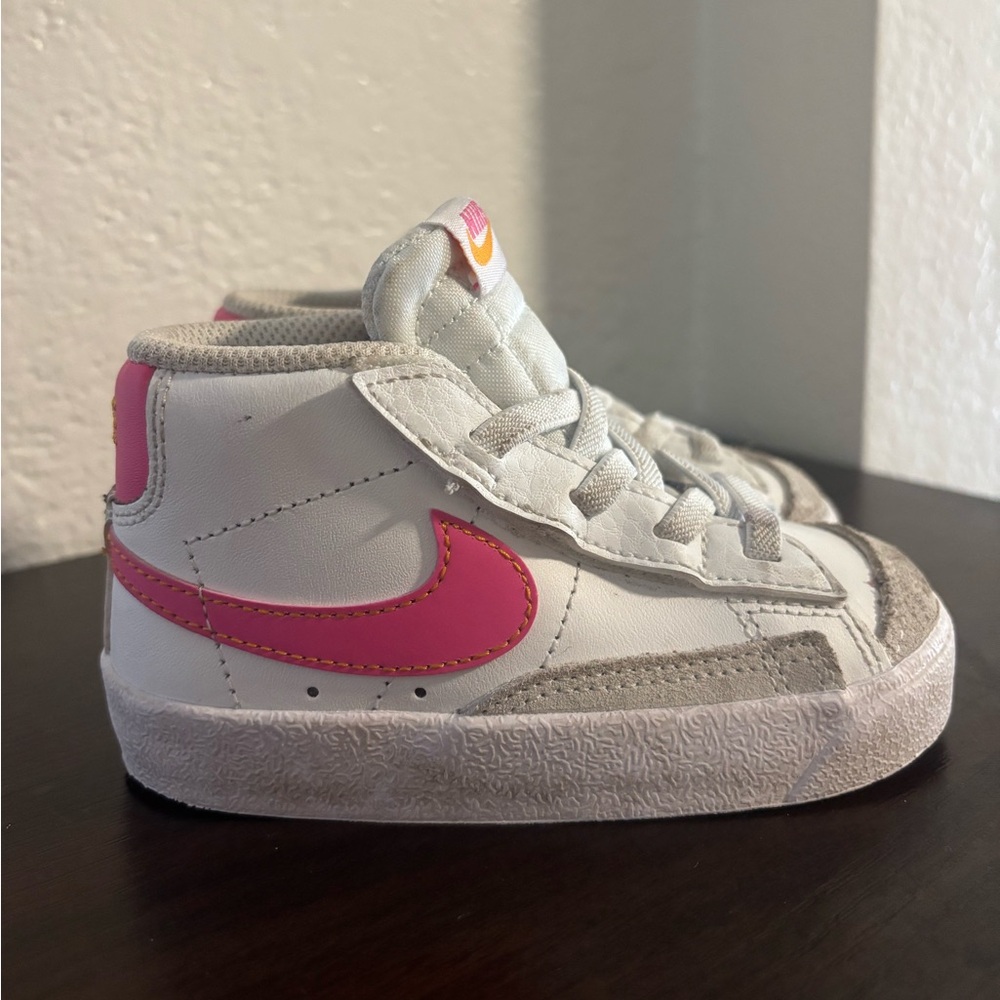 Nike Kids' Sneakers in White and Pink